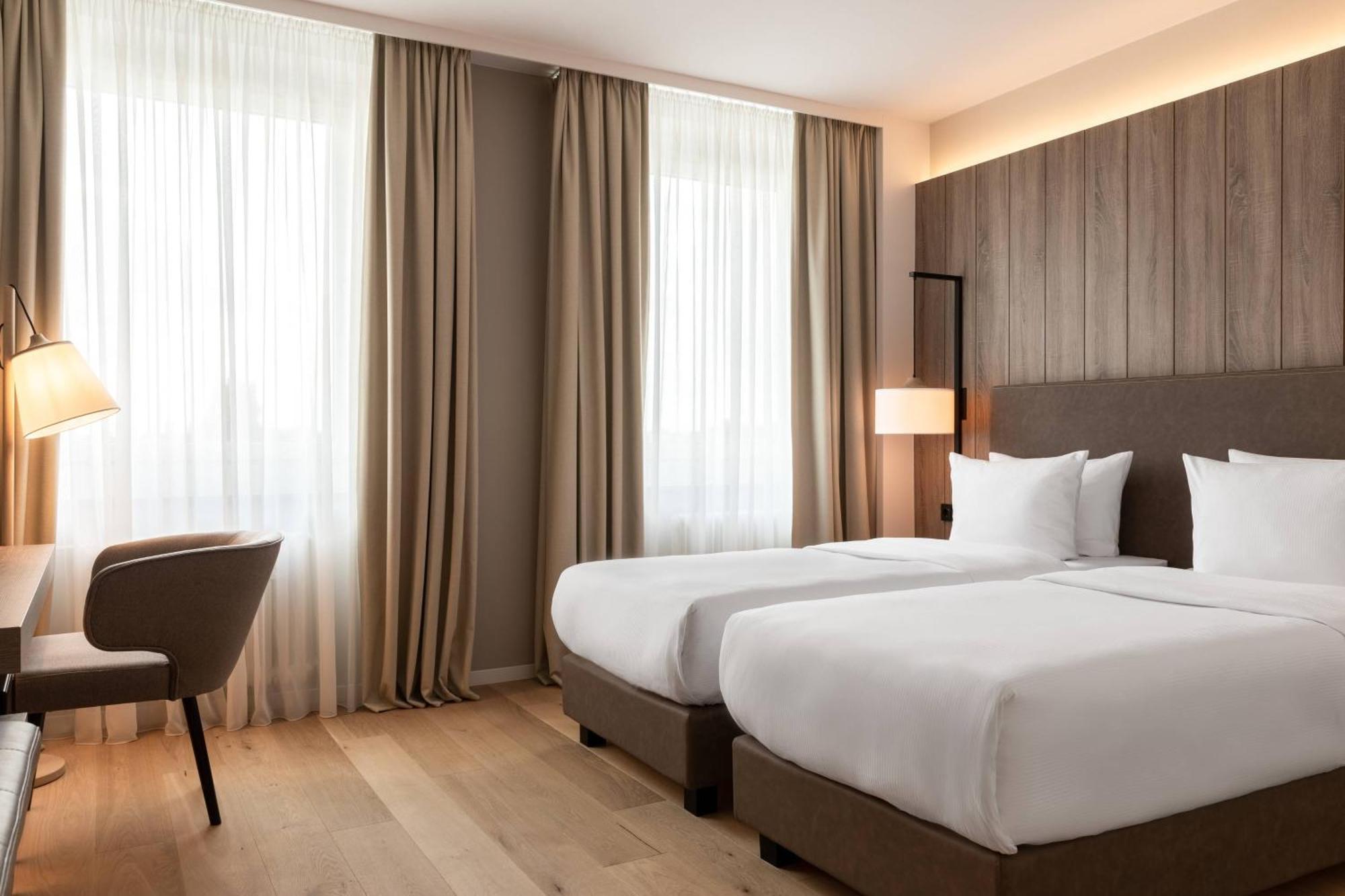 Ac Hotel By Marriott Berlin Humboldthain Park Exteriör bild